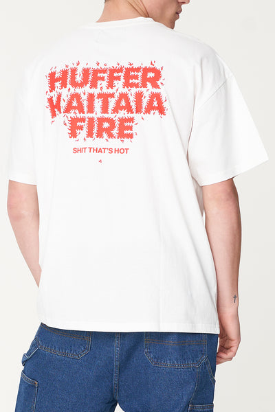 Huffer x Kaitaia Fire - MENS BLOCK TEE - ON FIRE (CHALK)